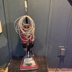 Sanitaire SC887 Commercial Upright Vacuum EZ Kleen Red Powers On No Belt