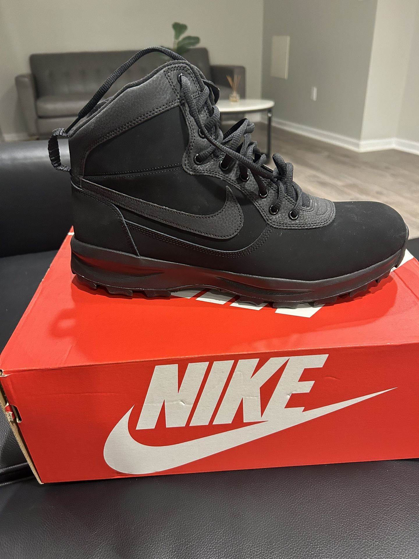 Nike Manoadome Size 15