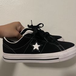 Black one star converse 