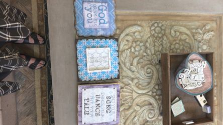3 Decorative signs
