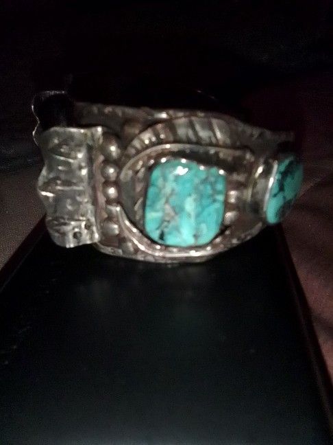 VINTAGE NAVAJO INDIAN SILVER & TURQUOISE CUFF BRACELET with LEAVES