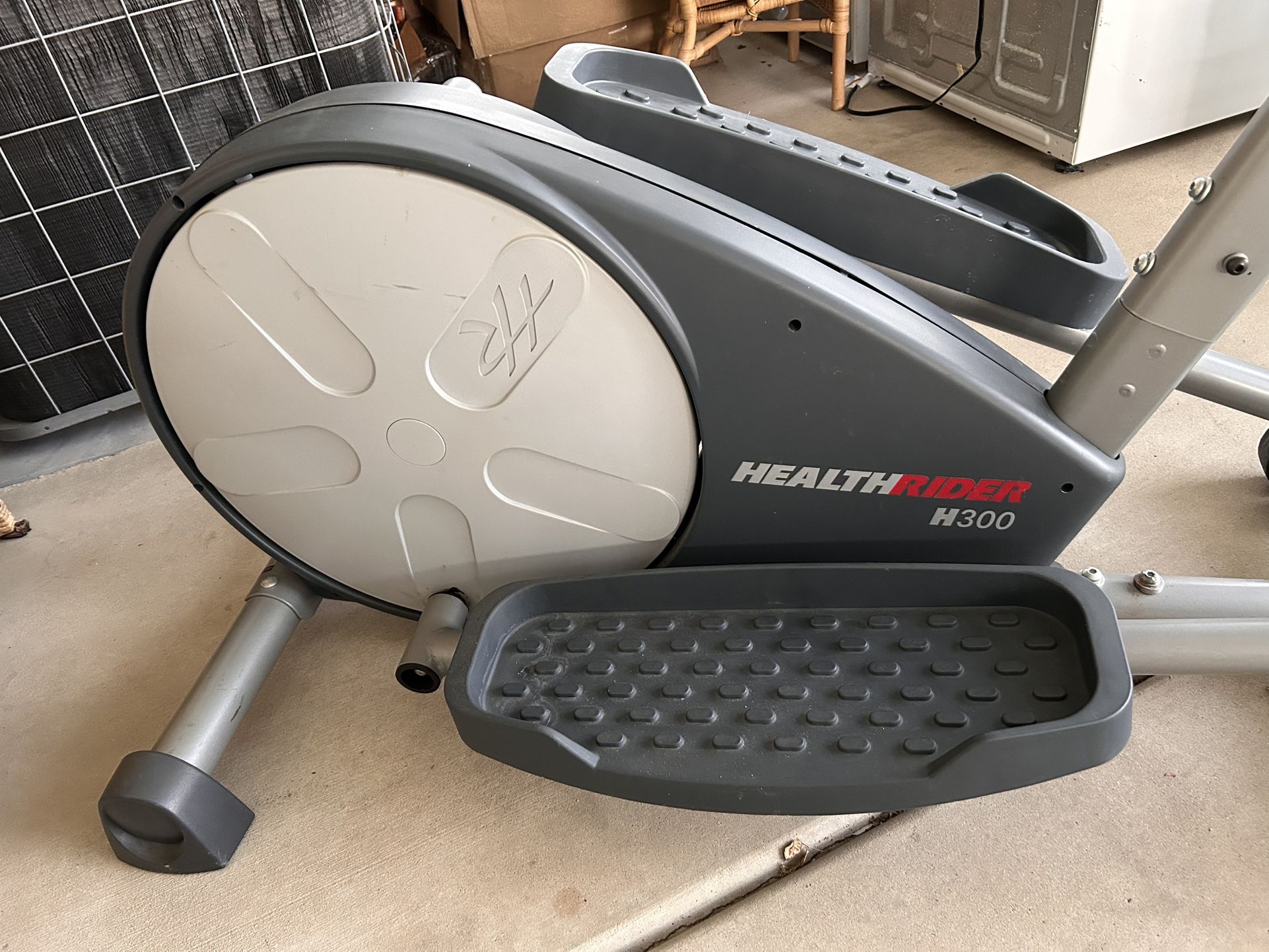 Health Rider H300 Elliptical Fitness Machine With Digital Screen Display.