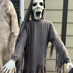 Spirit Halloween 2022 The Hauntress Animatronic