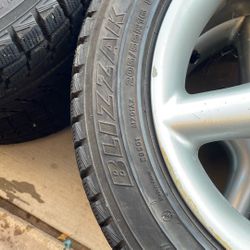 Tire Blizak Bridgestone  205  55  16