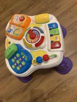 VTech Sit To Stand Learn And Discover Table