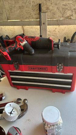 CRAFTSMAN TOOL BOX WITH MULTIPLE TOOLS INCLUDED