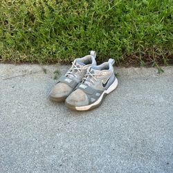 Nike Turf Shoes Size 7 Youth