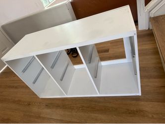 Storage closet and storage bin