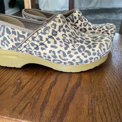 Dansko Professional Leather Clogs Cheetah Print Size