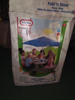 Little Tikes Fold & Store Picnic Table w Umbrella