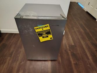 Vissani mini fridge