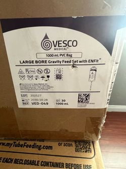Large bore gravity feeding set
