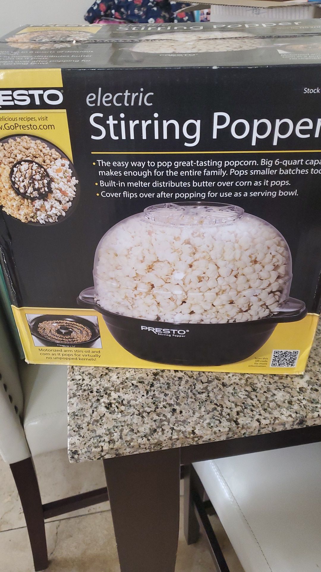 Popcorn maker. Stirring popper