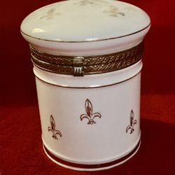 POCELAIN JEWELRY TRINKET BOX GOLD FLEUR DEL LIS DESIGN VINTAGE ‼️ See MOVING SALE TODAY ‼️ Tons Of VIntage JAPAN - ENGLAND - USA Items 