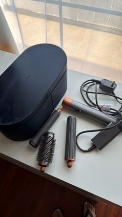 Dyson air wrap with case and attachments