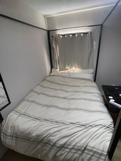 Queen size bed w/ mattress