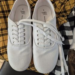 Size 8 White Tennis Shoes