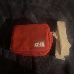 Nib  Beautiful All Red Colored Travel Carrying Case W/ Detachable Dividers !