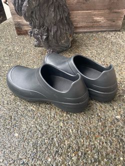 Tredsafe outdoor clogs