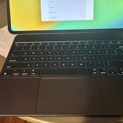 iPad Pro 13in 1 TB M4 Chip (2024) Plus Magic Keyboard 