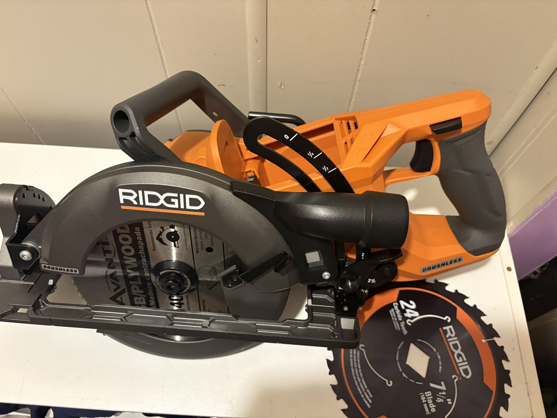 RIDGID18V Brushless Cordless 7-1/4 in. Rear Handle Circular Saw (Tool Only)