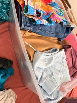 Lot of women’s clothes in like new condition