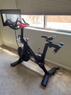 PELOTON BIKE 3rd GEN Amazing condition