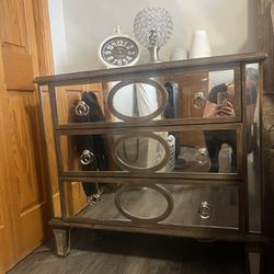 Mirrored Dresser Great Condition 
