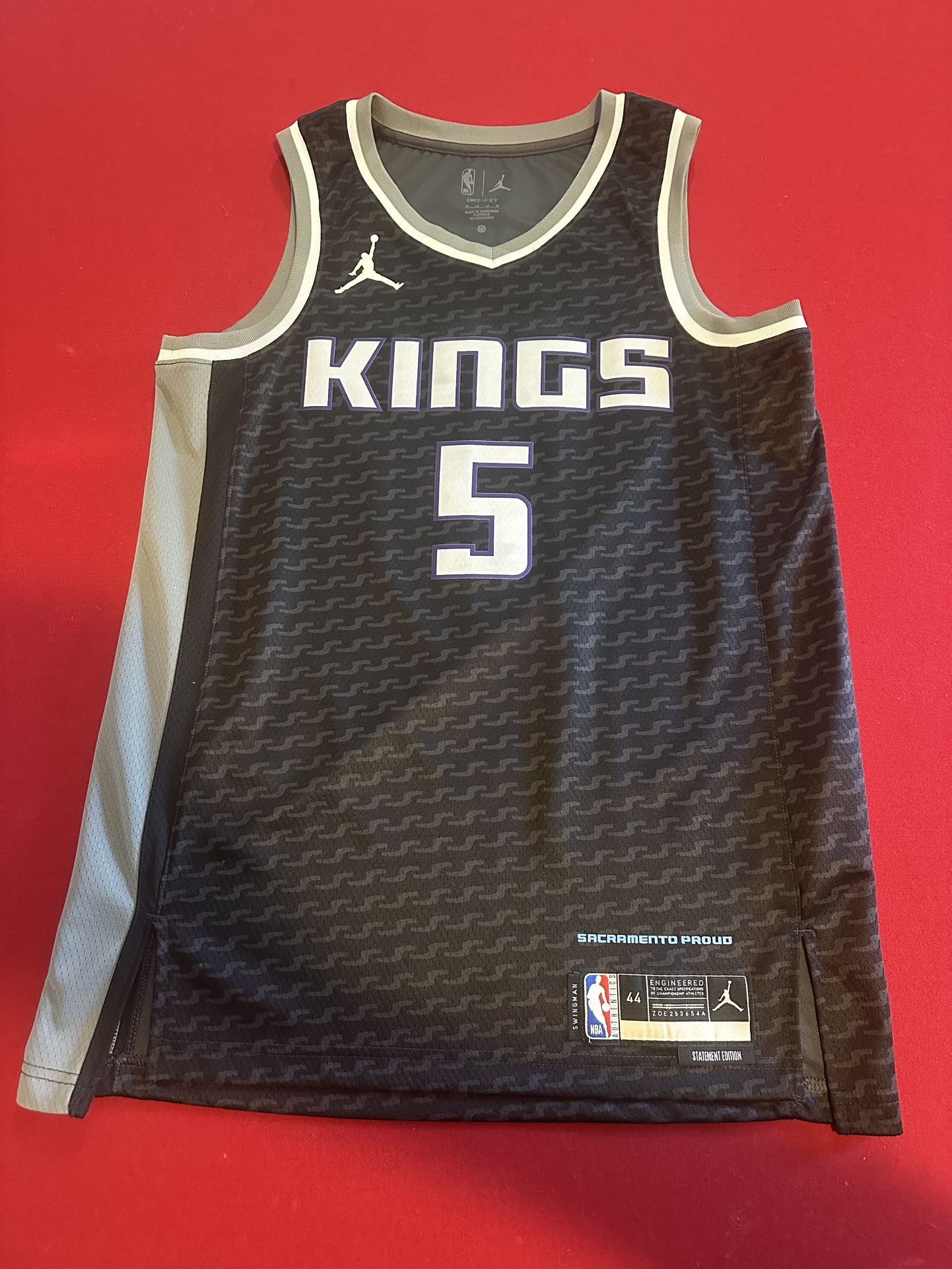 Sacramento Kings DeAaron Fox Jersey Sz 44