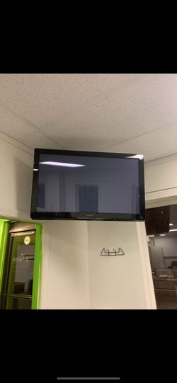 42 in panisonic VIERA plasma hdtv And Wall Mount  