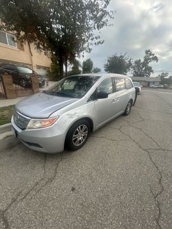 Honda Odyssey Minivan Silver 2011