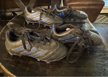 Kids soccer cleats