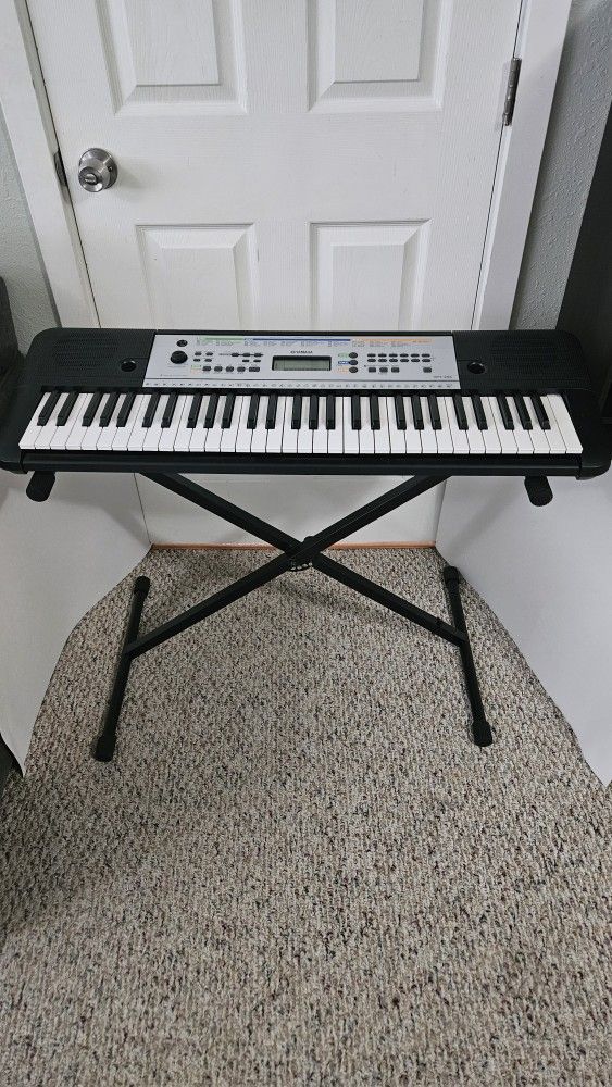 Yamaha YPT-255 Digital Keyboard + Samson HP30 Headphones