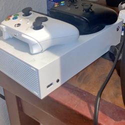 Xbox Series S w/ 2 Controllers 