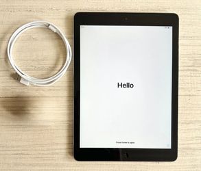 APPLE IPAD AIR LIKE NEW