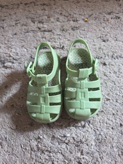 Baby sandals. Size 4
