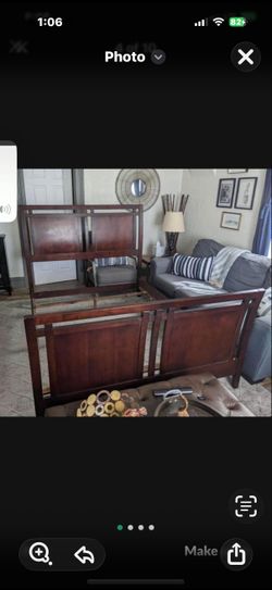 🎁Queen size bedroom set:  bed frame, dresser with mirror 🎁