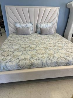 Cama Queen . Ask For Price ‼️