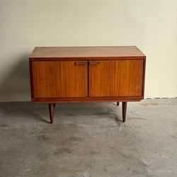 Mid Century Modern Danish Teak Compact Credenza - Vintage Sideboard 1960s