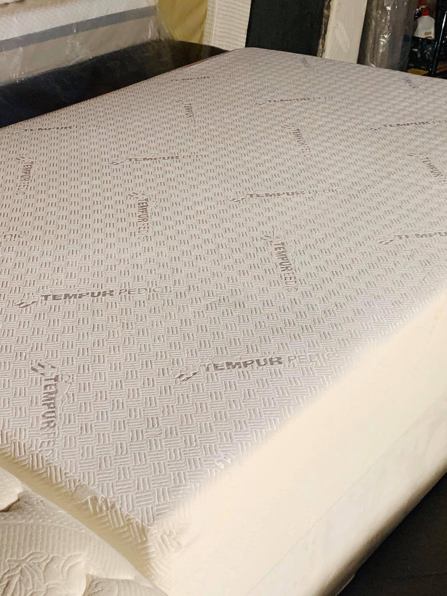 USED FULL SIZE TEMPER PEDIC MEMORY FOAM COOL GEL MATTRESS WITH BOX