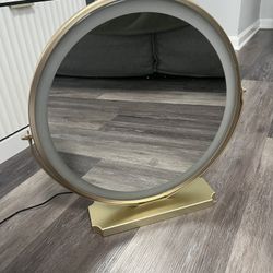 Vanity Mirror With Three Light Settings