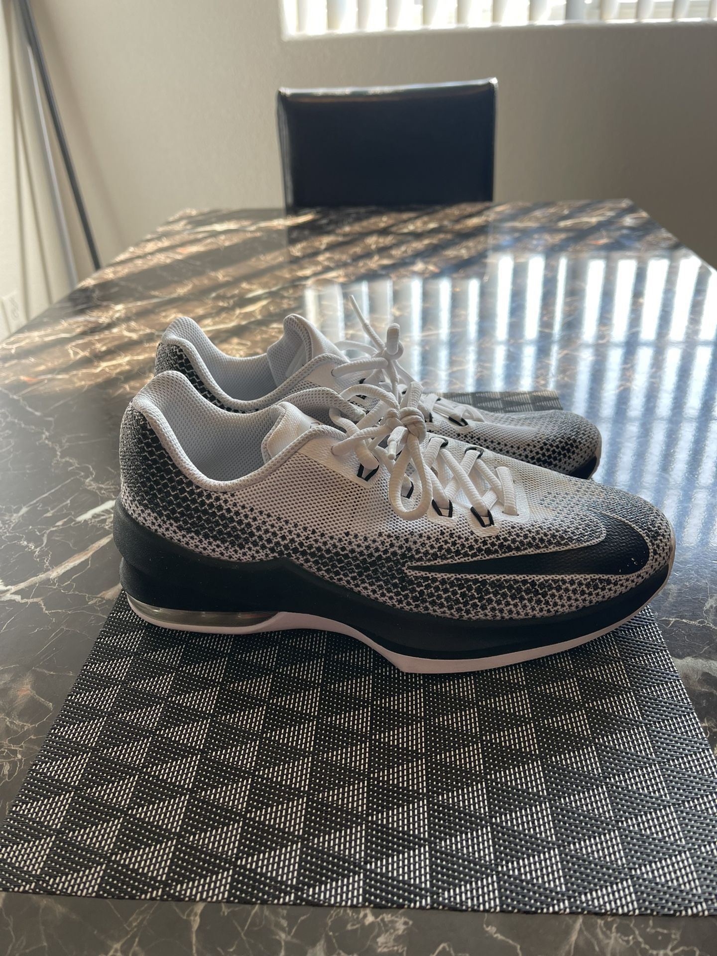 Nike Air Max $25 Size 6.5Y Boys Shoes