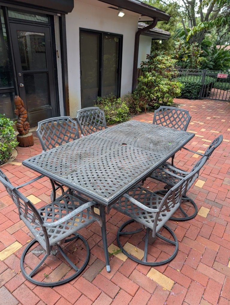 Outdoor Furniture. Solid Aluminum Dining And Patio Sets (NEVER RUSTS!). With Outdoor Cushions