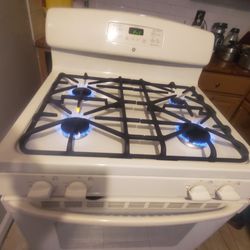 GE great condition stove gas broil  $350..pick up 301 saundview ave bronx NY 10473