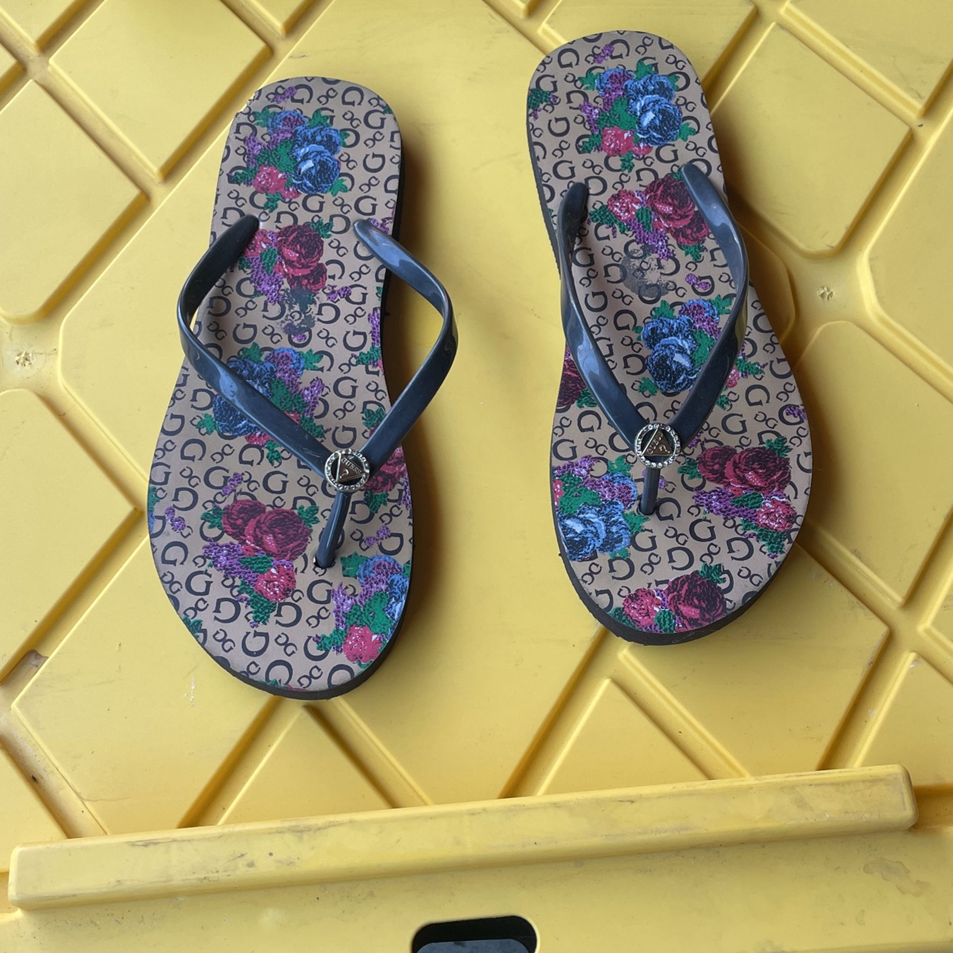 Women’s Guess Sandals Size 9