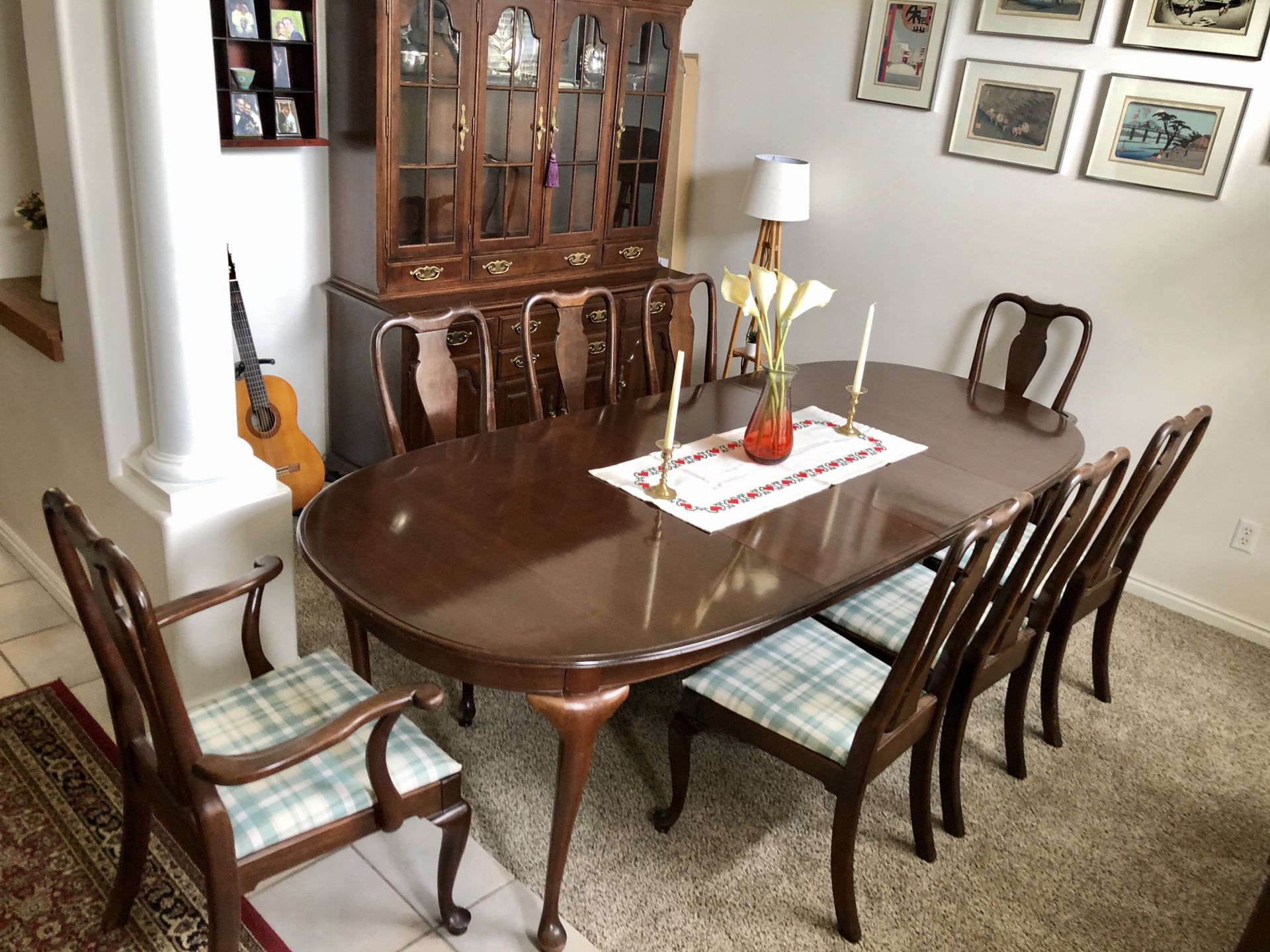 Beautiful Queen Anne Dining Table & 8 Chairs
