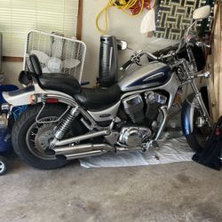 2003 Suzuki Intruder
