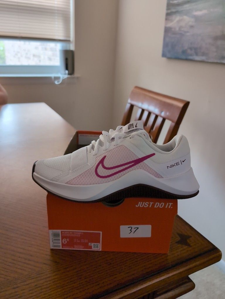 Nike MC Trainer 2 Size 6.5