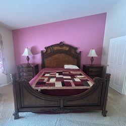King size 7 piece bedroom set like new