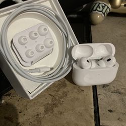 Apple AirPod 2 W/ Magsafe Casing